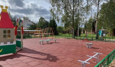<p>В деревне Глазово появилась новая детская площадка</p>