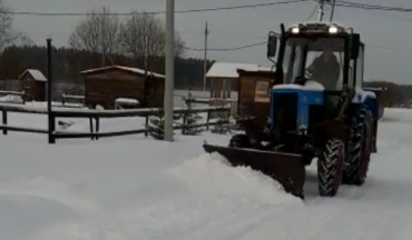 <p>Уборка снега в нашем поселке</p>